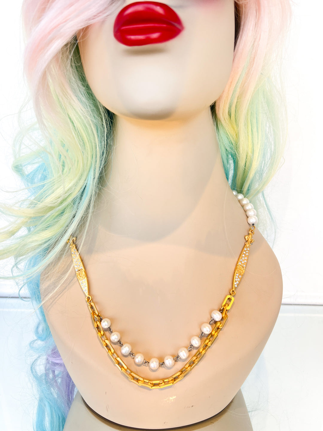 Pearls With Euro Crystal Pointu Pendants & Honfleur Chain Gold